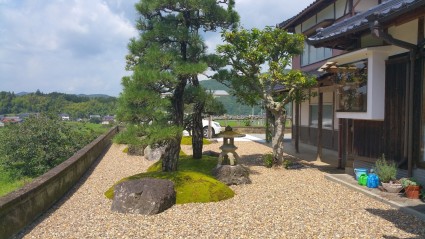 佐用庭|シンプルで草が生えないスッキリな庭にリフォーム 佐用庭|シンプルで草が生えないスッキリな庭にリフォーム