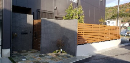 姫路市外構|タイル張り門柱と石貼りアプローチ 姫路市外構|タイル張り門柱と石貼りアプローチ