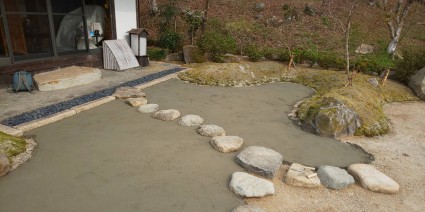 和室前の草の生えにくい庭づくり 和室前の草の生えにくい庭づくり