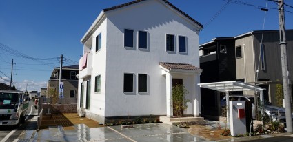 太子町外構|真っ白な塗り壁と石貼りアプローチ 太子町外構|真っ白な塗り壁と石貼りアプローチ