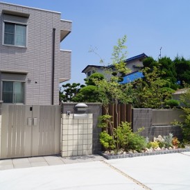 清潔感あるすっきりとした門廻り