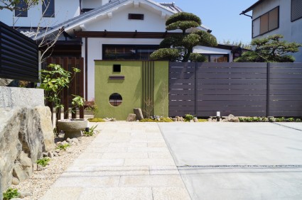 姫路市和モダン外構|抹茶色の塗り壁門柱 姫路市和モダン外構|抹茶色の塗り壁門柱