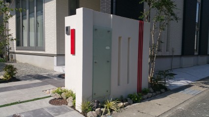 外構アクセントカラーは赤色 外構アクセントカラーは赤色