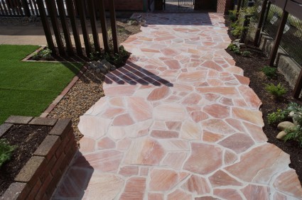 自然石貼りアプローチ 自然石貼りアプローチ