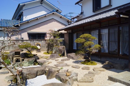 和庭の雑草のお困り事ガーデンリフォーム 和庭の雑草のお困り事ガーデンリフォーム