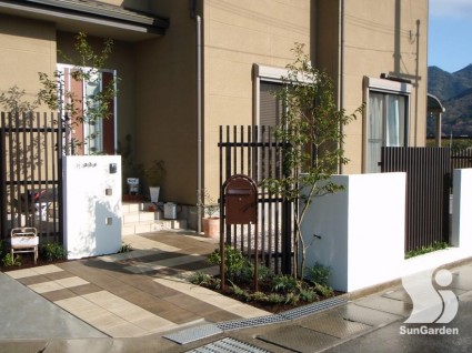 pc220015-column1-overlay1